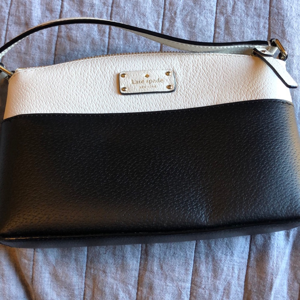Black and white Kate Spade Crossbody - Picture 2 of 5